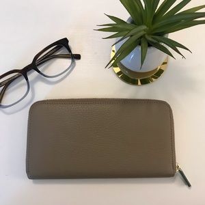 Cuyana Classic Zip-Around Wallet